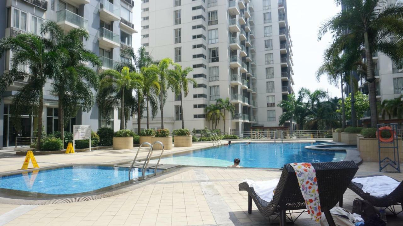 Palm Tree Condos Across Naia3 By Beth Manila Bagian luar foto